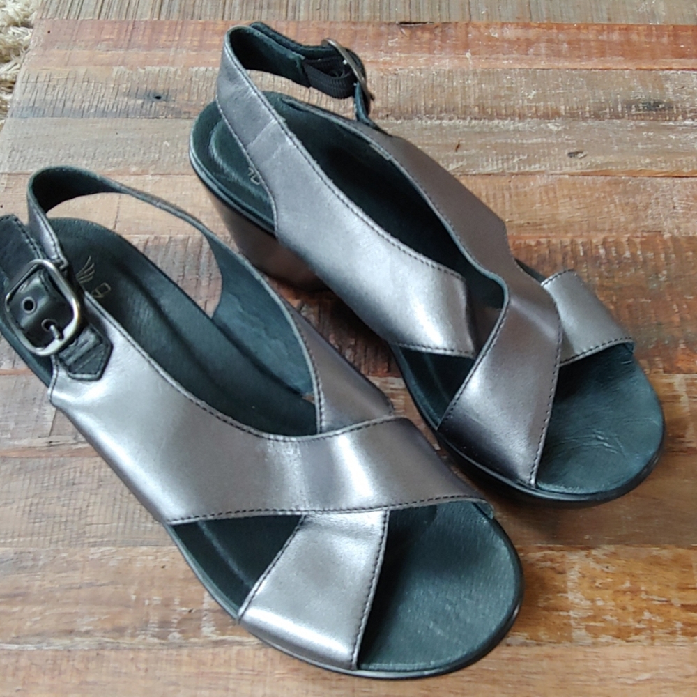 EUC DANSKO sandals